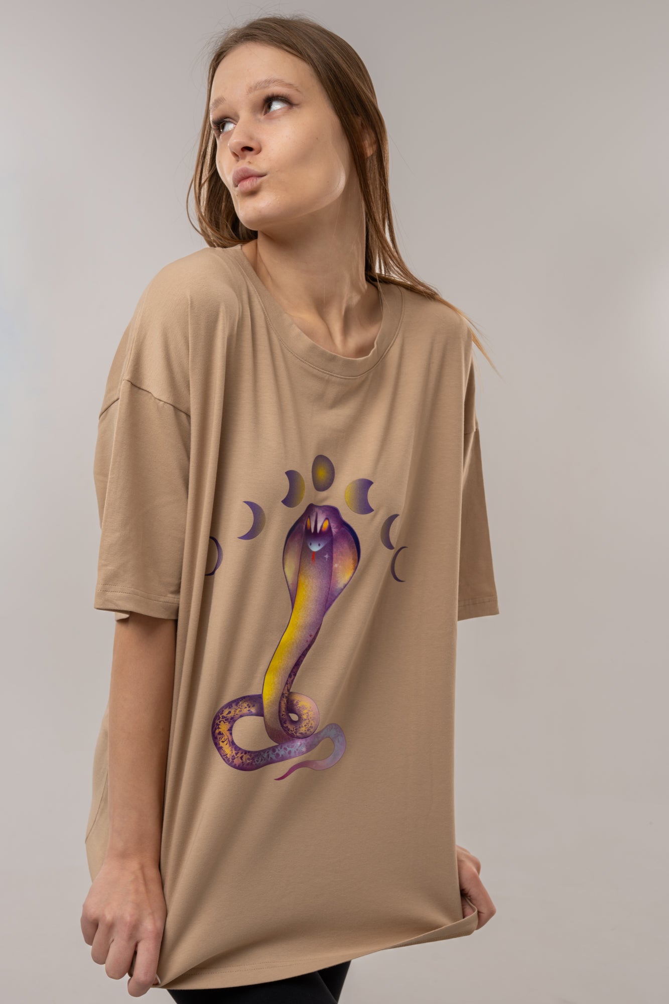 T-shirt Cobra Pose Moon
