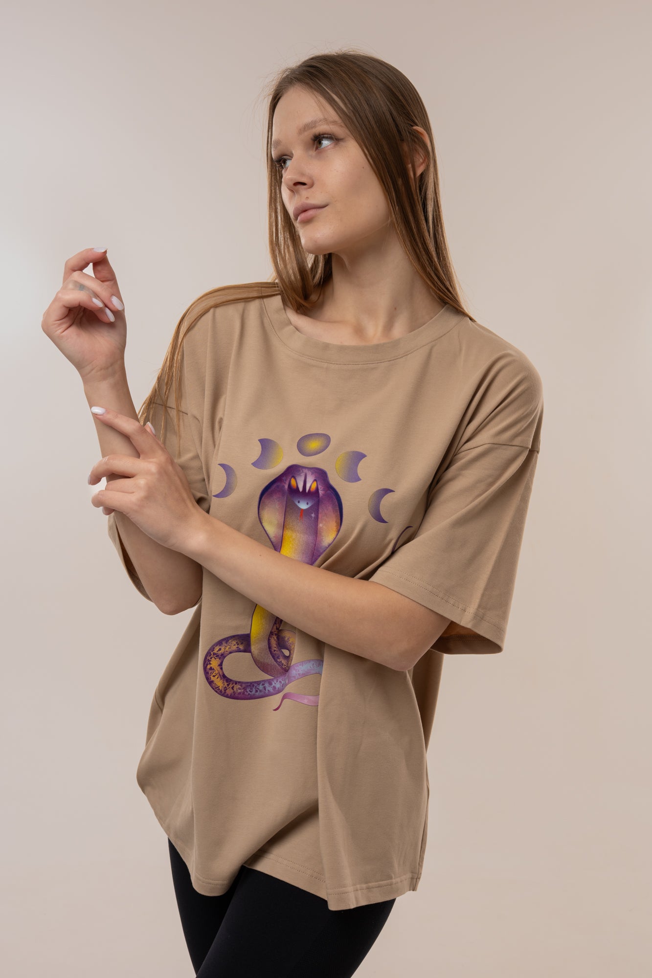 T-shirt Cobra Pose Moon