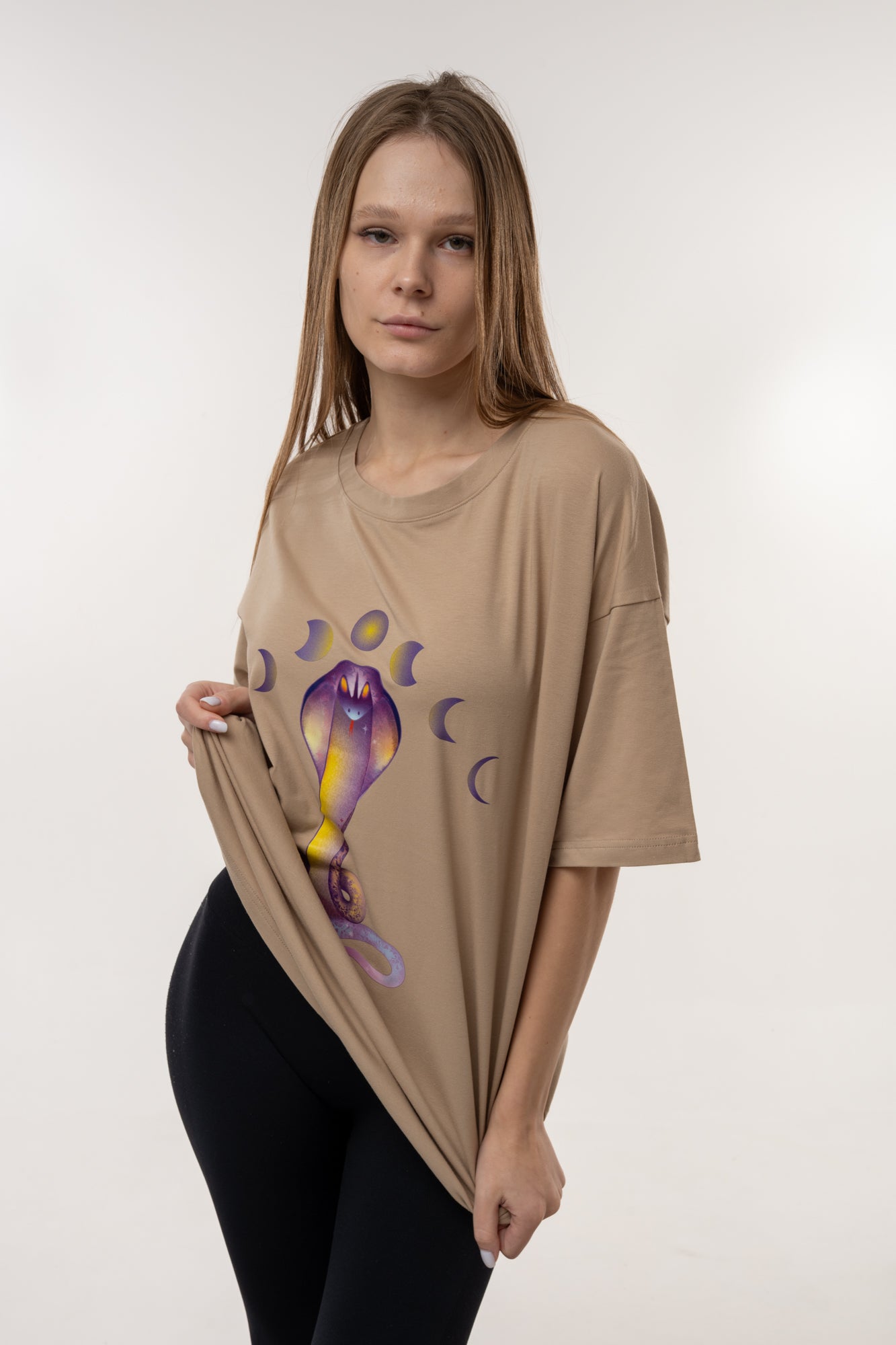 T-shirt Cobra Pose Moon