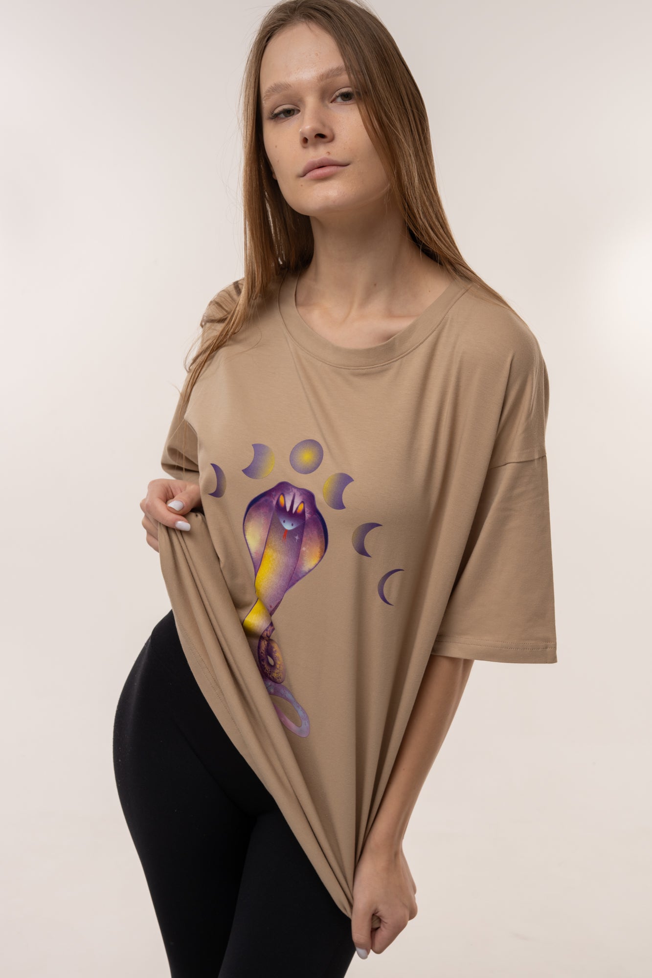 T-shirt Cobra Pose Moon