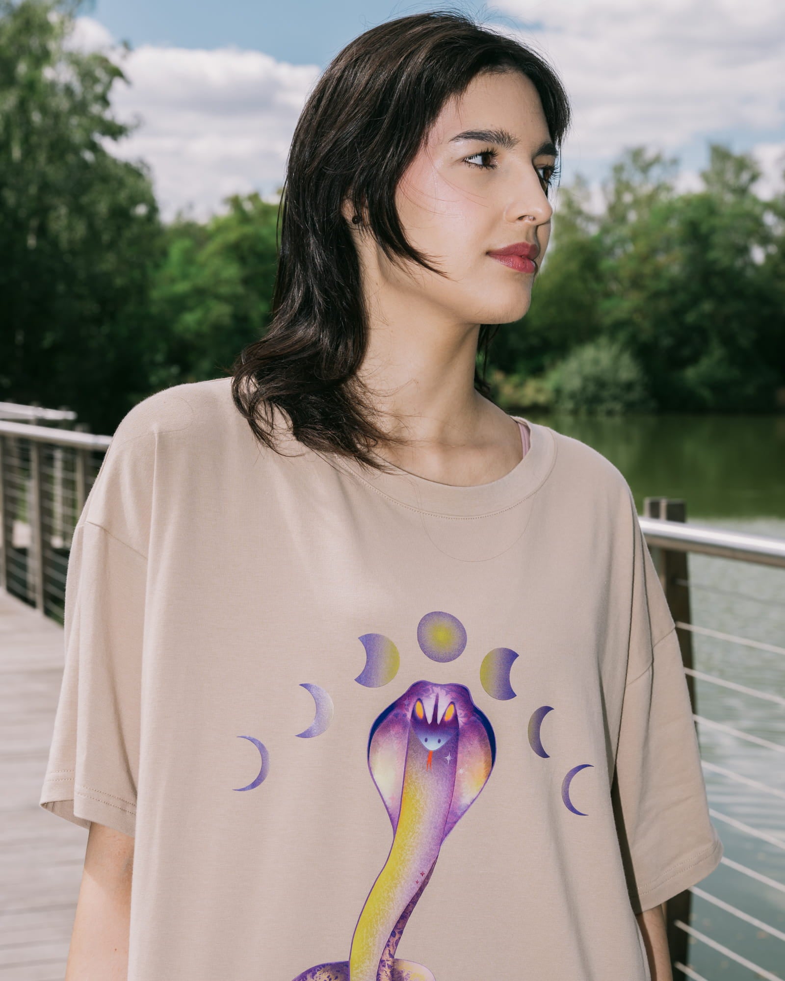 T-shirt Cobra Pose Moon