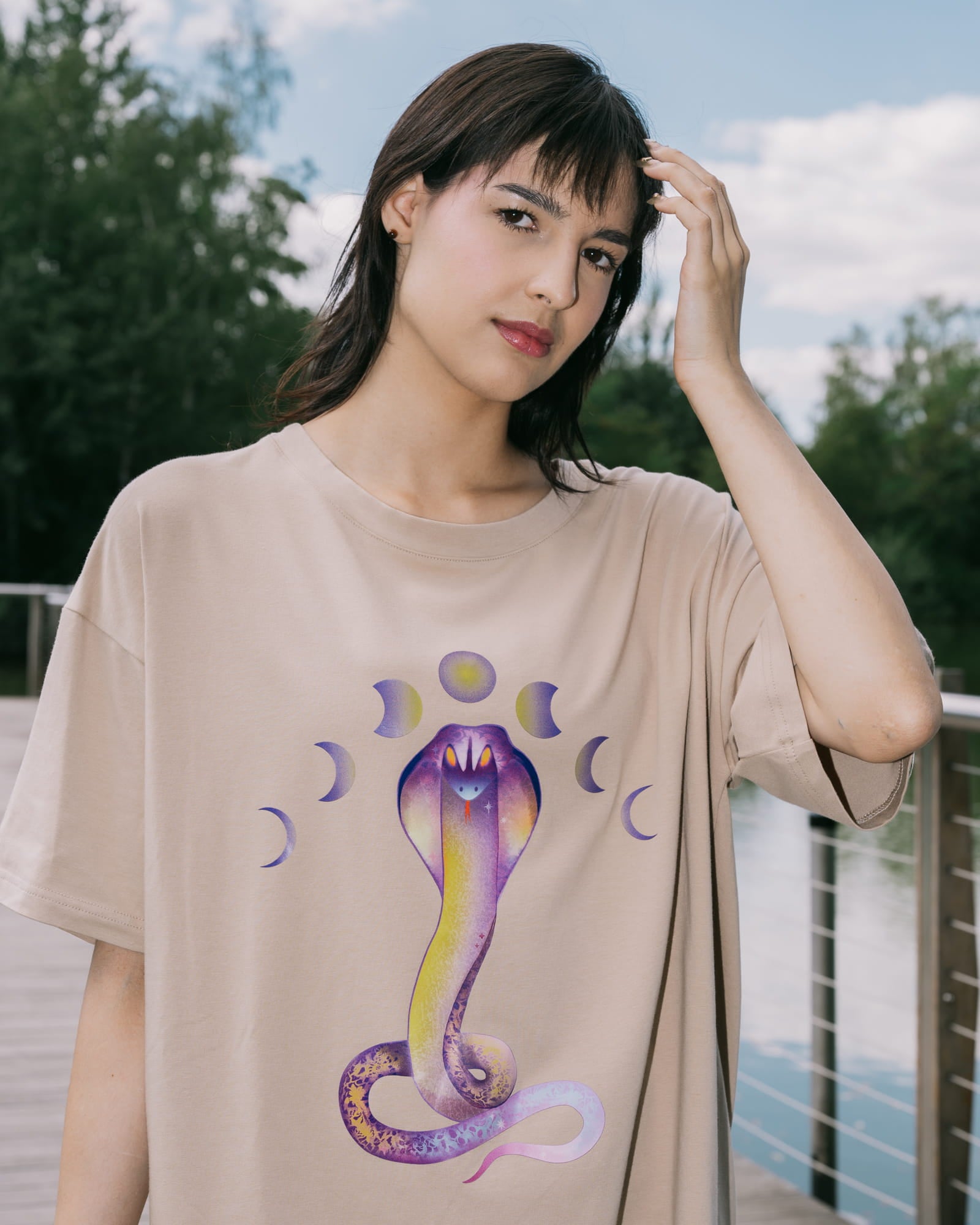 T-shirt Cobra Pose Moon