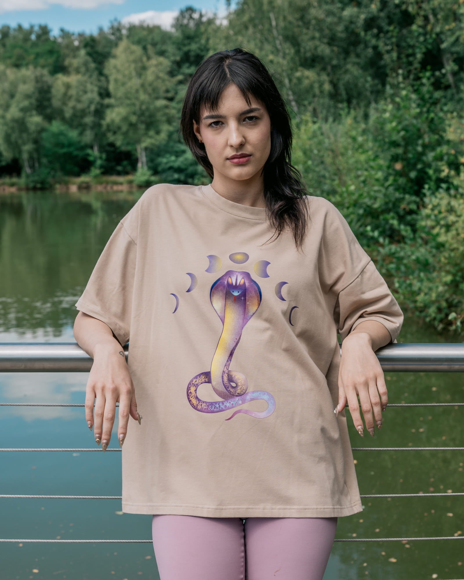 T-shirt Cobra Pose Moon